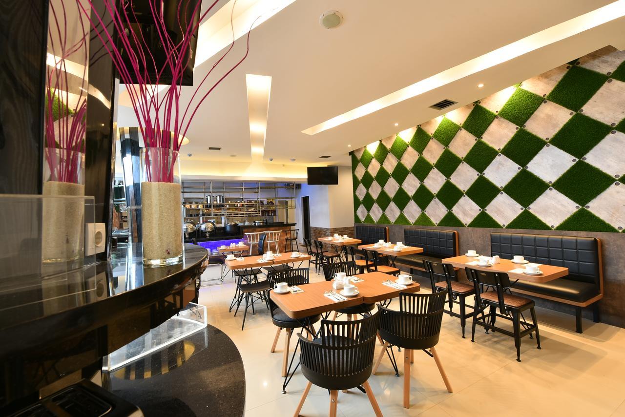 فندق Midtown Xpress Balikpapan المظهر الخارجي الصورة