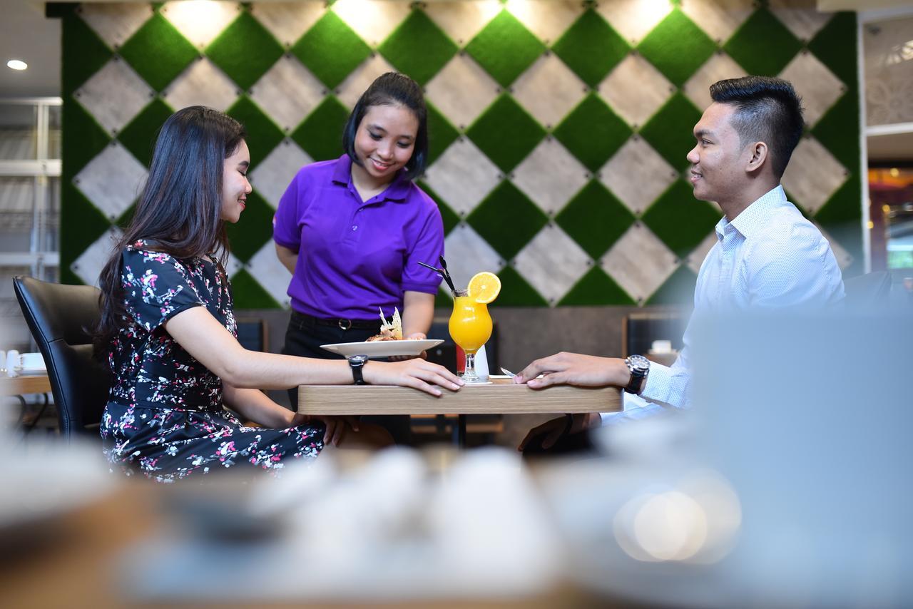 فندق Midtown Xpress Balikpapan المظهر الخارجي الصورة