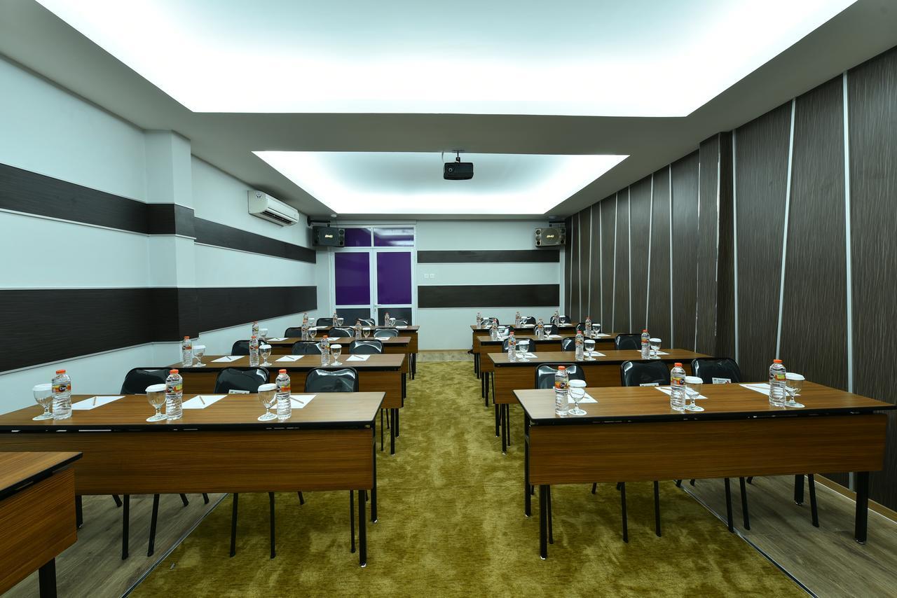 فندق Midtown Xpress Balikpapan المظهر الخارجي الصورة