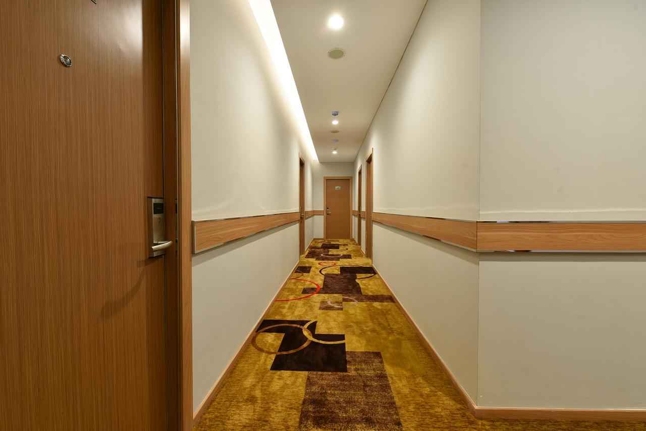 فندق Midtown Xpress Balikpapan المظهر الخارجي الصورة